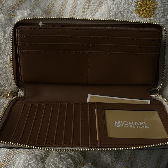 Michael Kors Large Continental Wristlet - Picture 2 of 5